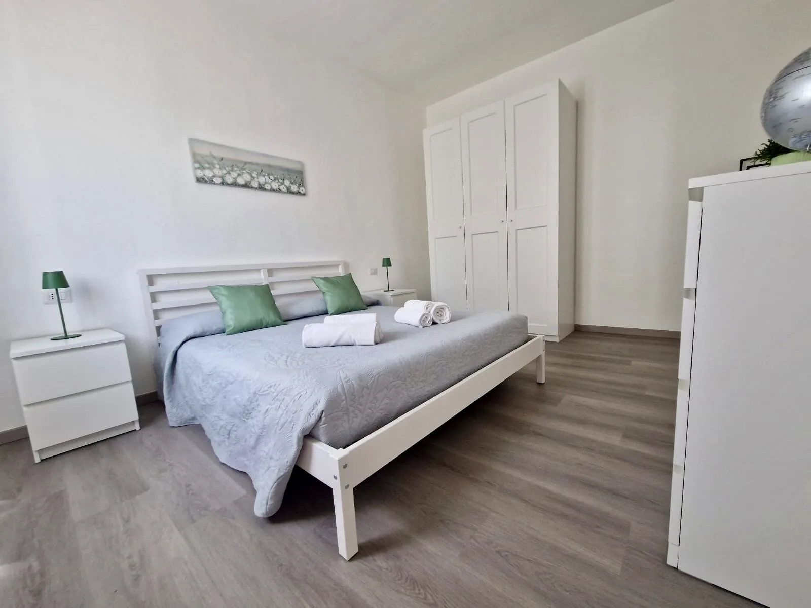 Double bedroom with wardrobe