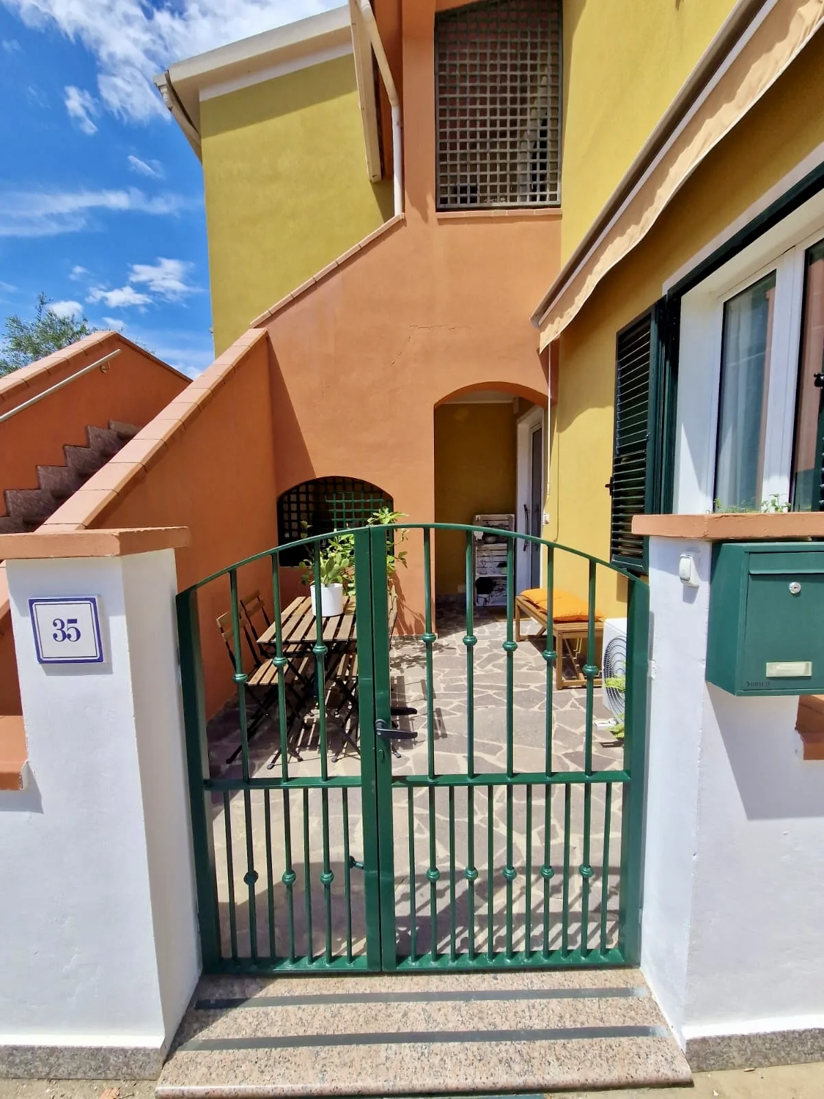 Exterior entrance to Casa Felicita