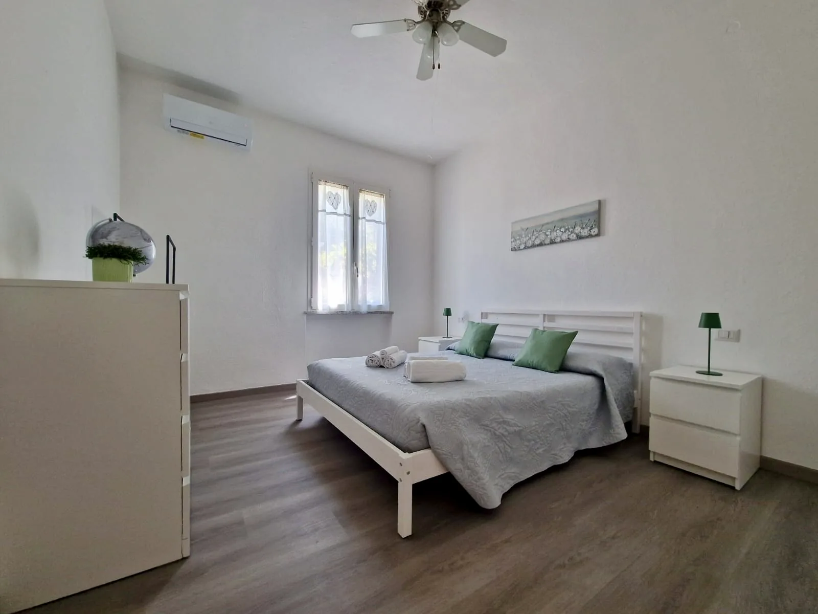 Double bedroom with green cushions