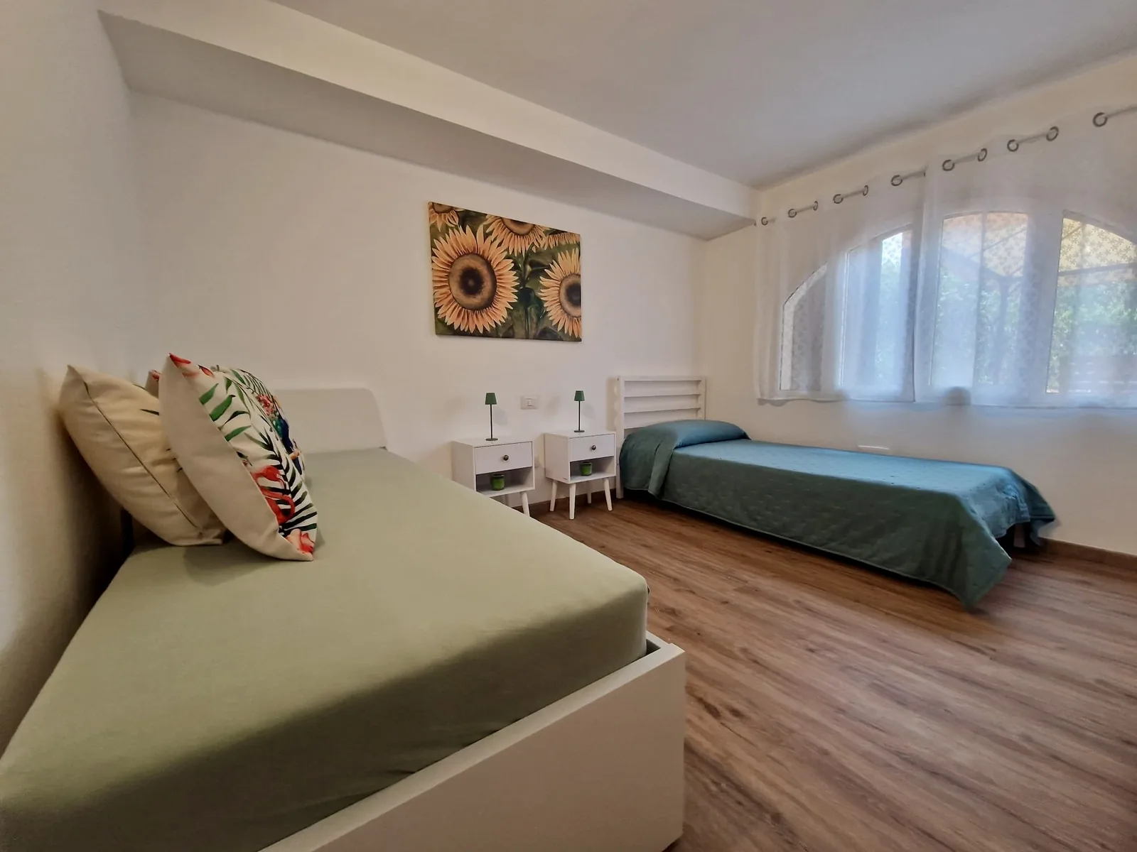 Bedroom with two single beds