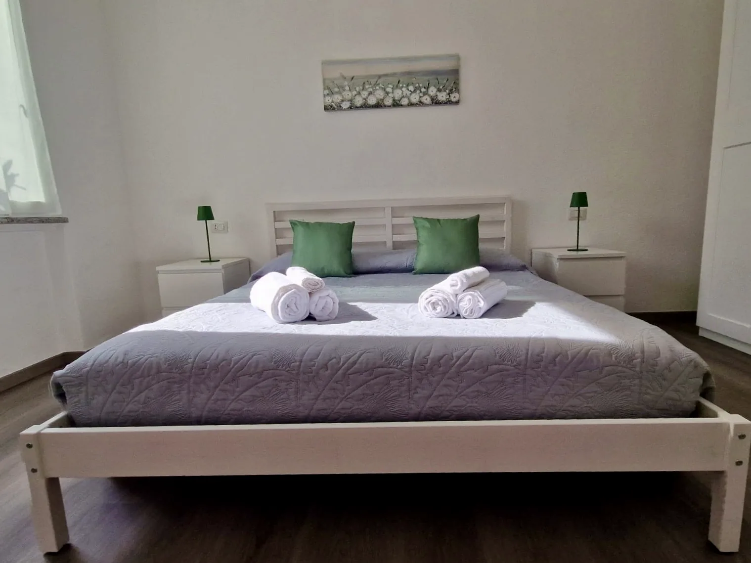 Bright double bedroom with air conditioning