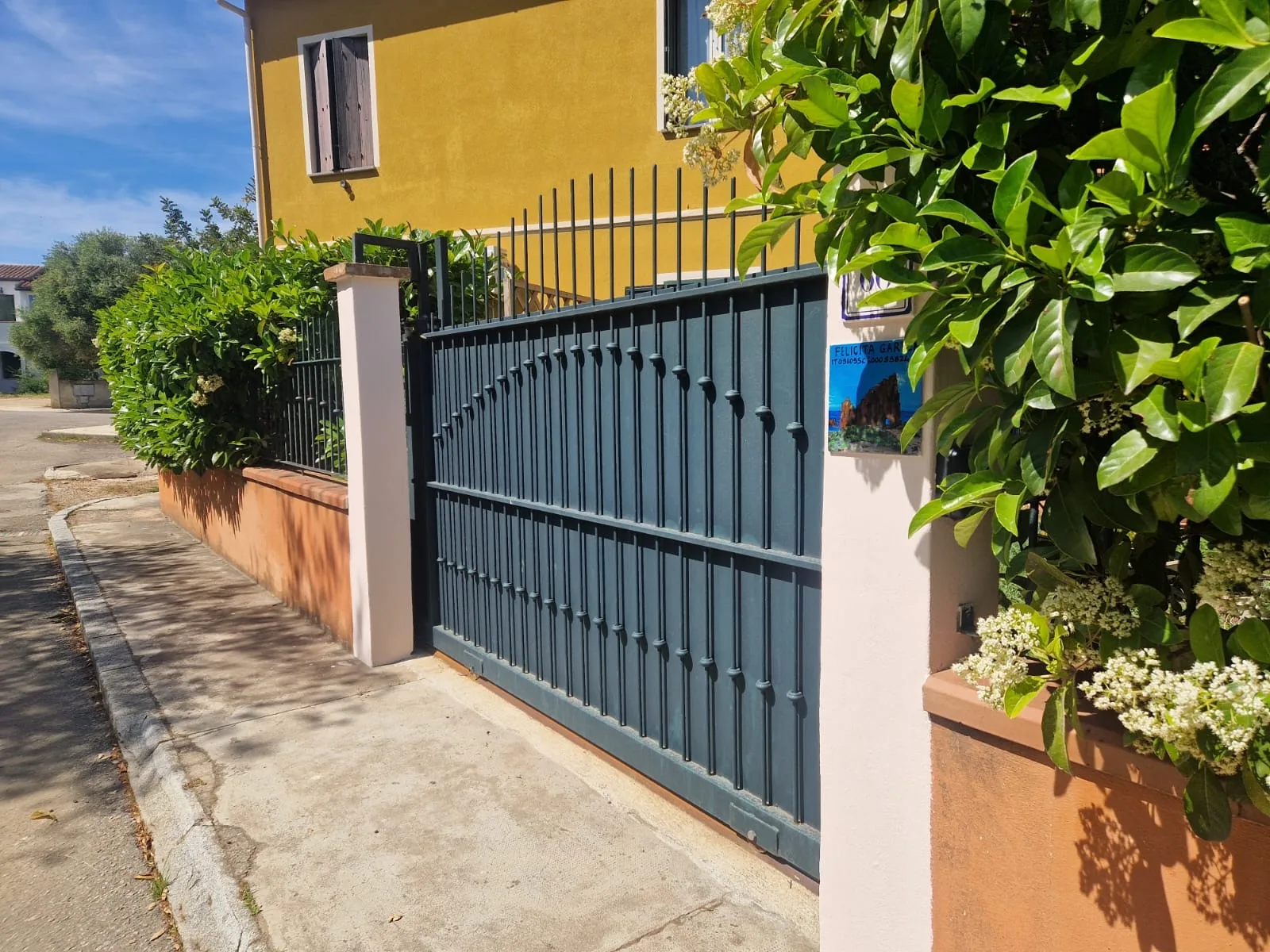 Private entrance to Casa Felicita Garden