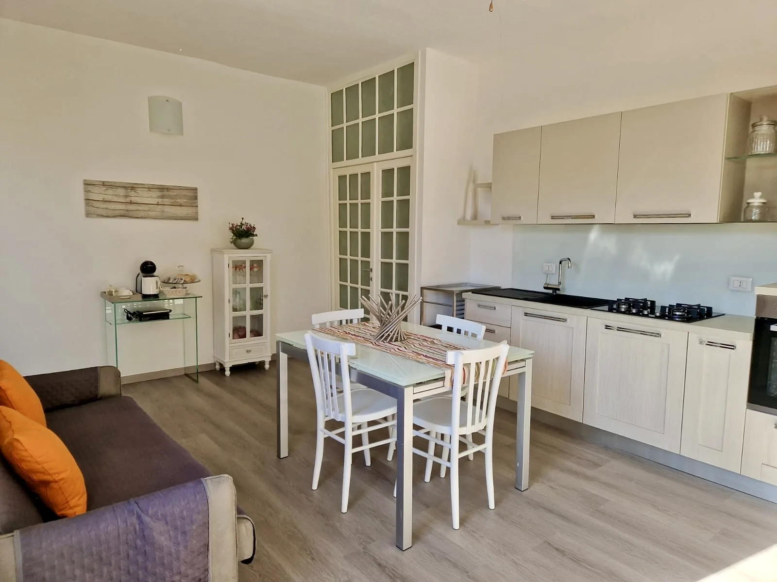 Living area with kitchen and dining table